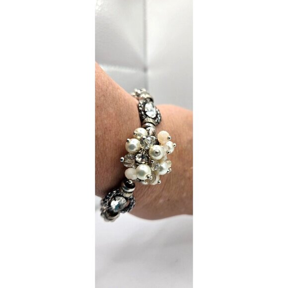 Pretty Silver Tone Faux Pearl crystal bead and Rhinestone textured Bracelet - Picture 2 of 7